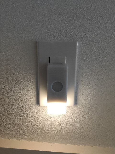 無印良品のLEDセンサーライト。暗い廊下や玄関にあると便利な足元灯！ ゆっかログ